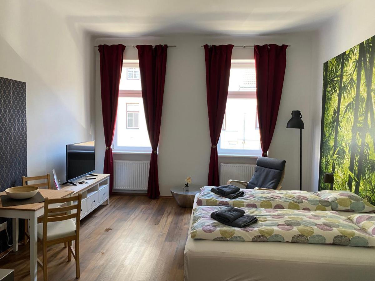Studio & Apartments Near Reumannplatz Bécs Kültér fotó