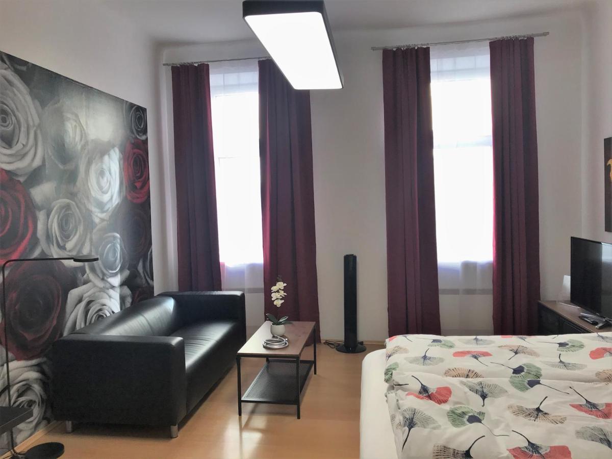Studio & Apartments Near Reumannplatz Bécs Kültér fotó