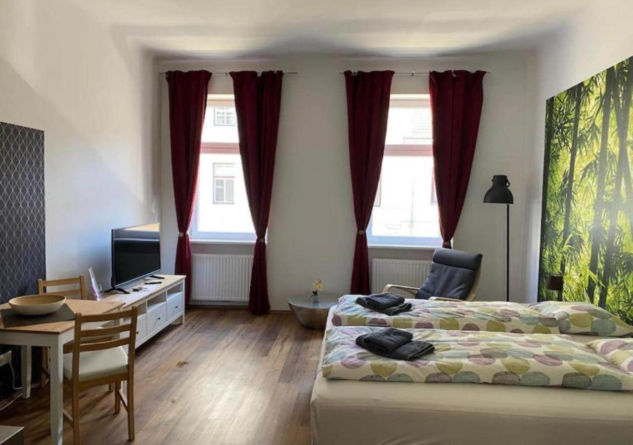 Studio & Apartments Near Reumannplatz Bécs Kültér fotó